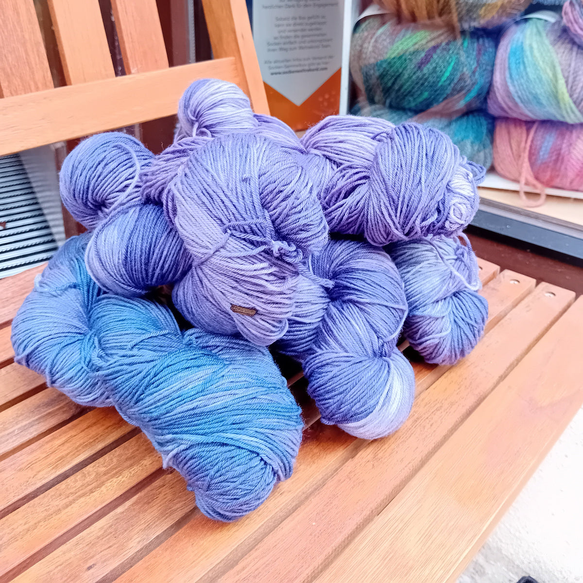 Wollgarn Skatstadt, Farbe blau lila (Kornblumenkarte)